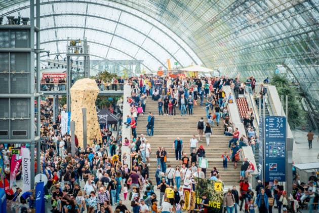 Leipzig, Deutschland, 3. Oktober 2026: Auf der Hobbymesse Leipzig dreht sich alles um Modellbau, Modelleisenbahnen, Spiele, Kreativität, Technik und zahlreiche weitere Freizeitaktivitäten. Tausende Besucher informieren sich über neue Trends, bestaunen detailreiche Modelle und probieren verschiedene Hobbys selbst aus. Dieses Jahr findet auch der Europacup im Speedklettern dort statt Hobbymesse Leipzig 2026