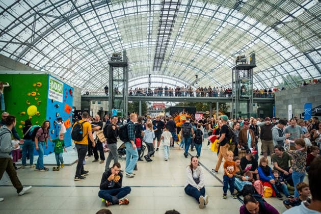 Leipzig, Deutschland, 3. Oktober 2026: Auf der Hobbymesse Leipzig dreht sich alles um Modellbau, Modelleisenbahnen, Spiele, Kreativität, Technik und zahlreiche weitere Freizeitaktivitäten. Tausende Besucher informieren sich über neue Trends, bestaunen detailreiche Modelle und probieren verschiedene Hobbys selbst aus. Dieses Jahr findet auch der Europacup im Speedklettern dort statt Hobbymesse Leipzig 2026