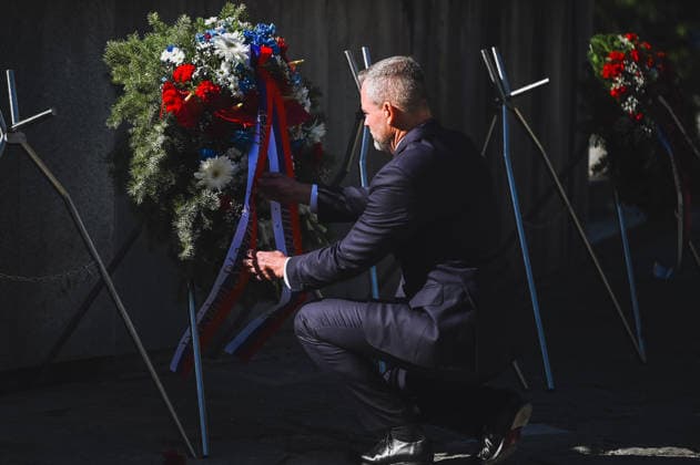 82nd anniversary of the Carpathina-Dukla Operation SVIDNIK, SLOVAKIA – OCTOBER 3: Peter Pellegrini, President of Slovakia (M) attends the wreath laying ceremony as Slovak officials, military personnel and members of the public gather to commemorate the 82nd anniversary of the Carpathian-Dukla Operation, one of the bloodiest military operations fought on Slovak territory during World War II. The commemorations take place at the Military Historical Museum in Svidnik and at the Dukla battlefield memorial complex, honouring the soldiers who fought and died during the operation, which marked the beginning of the direct liberation of Czechoslovakia. Robert Nemeti Anadolu Svidnik Slovakia. Editorial use only. Please get in touch for any other u  Copyright: x2026xAnadoluxRobertxNemetix