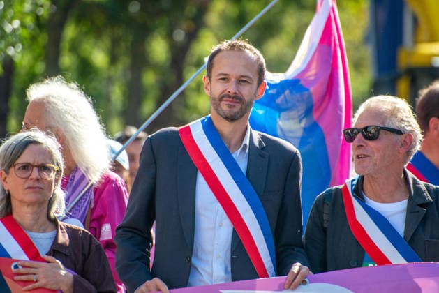 Politics At Paris Pride March - France Sandrine Rousseau and David Belliard attend the Pride Parade to defend the rights of LGBTQ+ individuals, marching from Place d Italie to Bastille in Paris, France on October 3, 2026. Photo by Denis Prezat ABACAPRESS.COM Paris France  Copyright: xPrezatxDenis ABACAx