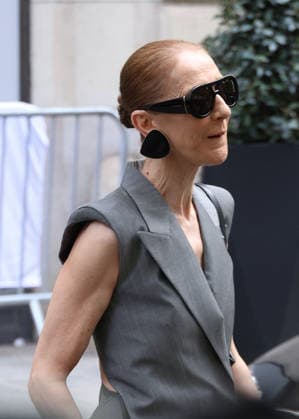 Céline Dion leaves the Royal Monceau hotel in Paris on October 3, 2026. Denis Guignebourg, Bestimage. Céline Dion leaves the Royal Monceau hotel in Paris on October 3, 2026. Paris, France  Copyright: xDenisxGuignebourgx xBestimagexDenisxGuignebourgx xBestimagex