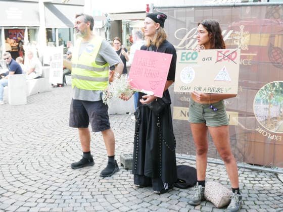 03.10.26 Luzern Schweiz. Demonstranten Tiere,Tierversuche. Bild :Demo und Aktionen gegen Tierversuche und Tierschutz.