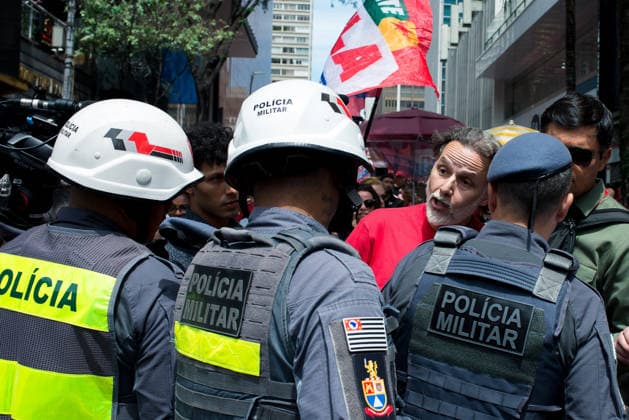 SaO PAULO, SP - 03.10.2026: CAMINHADA REuNE LULA E HADDAD EM SP - President and candidate for re-election Luiz Inacio Lula da Silva participates this Saturday (3), with Fernando Haddad, Simone Tebet and Marina Silva in a campaign walk on Avenida Paulista, in Sao Paulo. In the photo, tension with the military police before the start of the walk because of the obstruction of Avenida Paulista. Lawyer Marco AurÃ lio de Carvalho, coordinator of Lula& 39;s campaign in Sao Paulo, argued with the commander of the police operation. x3024154x  VincentxBosson