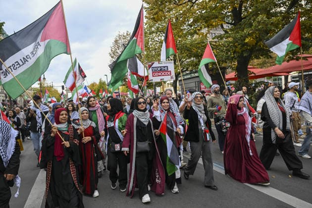 Thousands protest rearmament and conscription in Berlin BERLIN, GERMANY - OCTOBER 3: Thousands of people, including pro-Palestinian supporters, gather at the historic Brandenburg Gate to protest against rearmament, war and compulsory military service in Berlin, Germany, on October 3, 2026. The demonstrators, responding to a call by an initiative made up of various groups and political parties, later march through the city center. Halil Sagirkaya Anadolu Berlin Germany. Editorial use only. Please get in touch for any other usage.  Copyright: x2026xAnadoluxHalilxSagirkayax