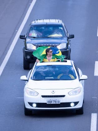 Flavio Bolsonaro and Tarcisio de Freitas attend campaign motorcycle rally in Sao Paulo Flavio Bolsonaro, candidate for President of Brazil, and Sao Paulo Governor Tarcisio de Freitas, candidate for reelection, participate in a campaign motorcycle rally between Santa Barbara d Oeste and Americana, Sao Paulo state, Brazil, on October 3, 2026, on the final day of campaigning for the first round of the 2026 Brazilian elections. The event was also attended by Senate candidates Andre do Prado and Guilherme Derrite. Copyright: xxVitorxBitencourtx