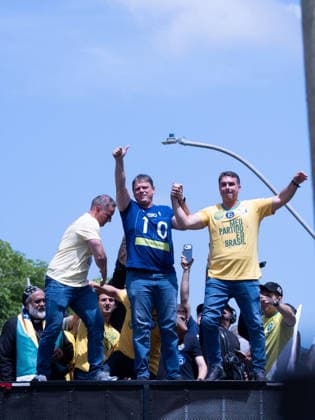 Flavio Bolsonaro and Tarcisio de Freitas attend campaign motorcycle rally in Sao Paulo Flavio Bolsonaro, candidate for President of Brazil, and Sao Paulo Governor Tarcisio de Freitas, candidate for reelection, participate in a campaign motorcycle rally between Santa Barbara d Oeste and Americana, Sao Paulo state, Brazil, on October 3, 2026, on the final day of campaigning for the first round of the 2026 Brazilian elections. The event was also attended by Senate candidates Andre do Prado and Guilherme Derrite. Copyright: xxVitorxBitencourtx