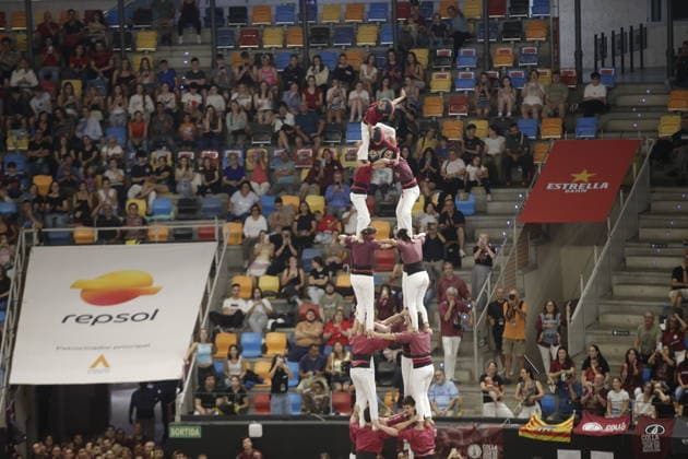 Human tower groups perform in the 30th Concurs de Castells competition in Tarragona TARRAGONA, SPAIN - OCTOBER 3: Members of human tower groups (colles) build intricate human towers (castells) during the competition section of the 30th Concurs de Castells at the Tarraco Arena Placa in Tarragona, Spain on October 3, 2026. The biennial event, recognized as UNESCO Intangible Cultural Heritage, gathers top teams from across Catalonia to construct towering multi-tiered human structures. Senhan Bolelli Anadolu Tarragona Spain. Editorial use only. Please get in touch for any other usage.  Copyright: x2026xAnadoluxSenhanxBolellix