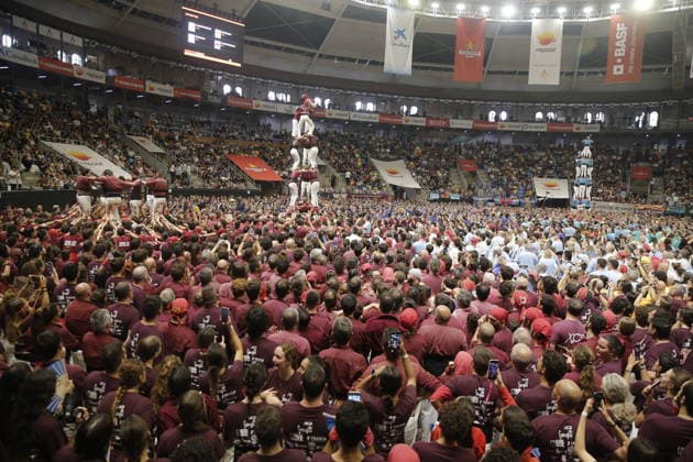 Human tower groups perform in the 30th Concurs de Castells competition in Tarragona TARRAGONA, SPAIN - OCTOBER 3: Members of human tower groups (colles) build intricate human towers (castells) during the competition section of the 30th Concurs de Castells at the Tarraco Arena Placa in Tarragona, Spain on October 3, 2026. The biennial event, recognized as UNESCO Intangible Cultural Heritage, gathers top teams from across Catalonia to construct towering multi-tiered human structures. Senhan Bolelli Anadolu Tarragona Spain. Editorial use only. Please get in touch for any other usage.  Copyright: x2026xAnadoluxSenhanxBolellix