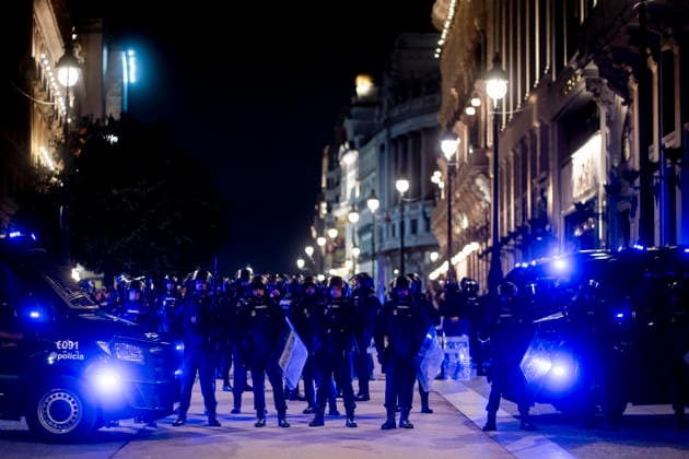 Protest Rally Against the Sol Camp in Madrid Several National Police officers are monitoring people demonstrating against the rally organized by Núcleo Nacional at Puerta del Sol on October 3, 2026, in Madrid, Spain. The platform Indignados por Espana is organizing the demonstration against the Sol encampment, in support of social and national housing, mass deportations, and the defense of national sovereignty following the invasion of Ceuta. OCTOBER 3, 2026 NUCLEO NACIONAL PROTEST HOUSING FLAG HOODED PROTESTERS POLICE ANTIFASCIST ACTION ANTIFASCISTS POLICE NATIONAL ON FOOT Madrid Madrid Spain  Copyright: xA.xPÃ rezxMecax 7818920