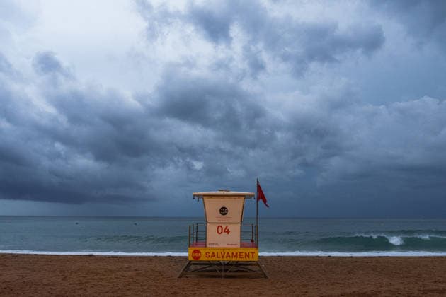 Red alert for extreme weather in Barcelona, Spain. Rescue Station during ES-Alert for extreme weather in Promenade, Barcelona, Spain, on October 3, 2026. Barcelona Promenade Barcelona Spain