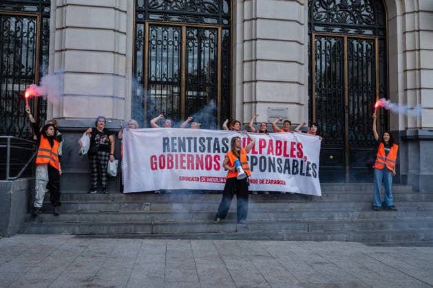 People take part in a demonstration in Zaragoza, Spain, on October 3, 2026, calling for access to affordable housing and defending the right to decent housing. The march, organized by the Zaragoza Tenants Union, began at Santo Domingo Square and moved through the city center before ending at Pilar Square. Demonstrators carried banners and placards and chanted slogans about housing affordability, rents and evictions Zaragoza Spain Copyright: xNanoxCalvox xVWPicsx NN-HousingProtestZgzOct26-11