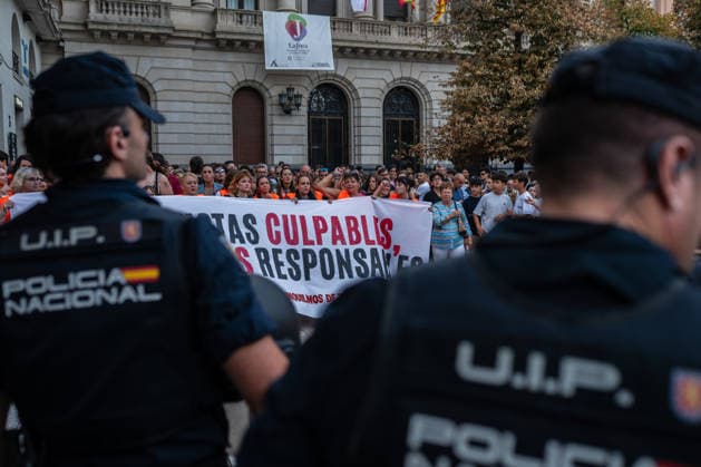 People take part in a demonstration in Zaragoza, Spain, on October 3, 2026, calling for access to affordable housing and defending the right to decent housing. The march, organized by the Zaragoza Tenants Union, began at Santo Domingo Square and moved through the city center before ending at Pilar Square. Demonstrators carried banners and placards and chanted slogans about housing affordability, rents and evictions Zaragoza Spain Copyright: xNanoxCalvox xVWPicsx NN-HousingProtestZgzOct26-12
