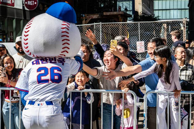 October 3, 2026, New York, New York, USA: MR. MET greets fans at the 2026 NYC Korean parade on Sixth Avenue in Manhattan. New York USA - ZUMAh214 20261003_znp_h214_034 Copyright: xSDxHerzogx