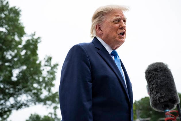 US President Donald J. Trump departs from the White House US President Donald J. Trump speaks to members of the media before boarding Marine One on the South Lawn of the White House, in Washington, DC, USA, 3 October 2026. President Trump is traveling to Ohio for a rally as he campaigns with Republican Party candidates before midterm elections. WASHINGTON DC United States  Copyright: xPool ABACAx