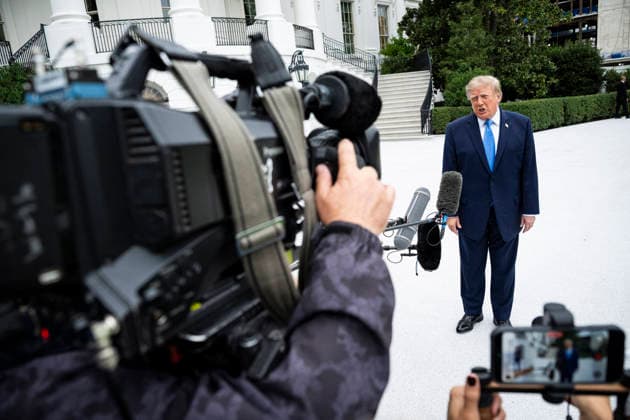 US President Donald J. Trump departs from the White House US President Donald J. Trump speaks to members of the media before boarding Marine One on the South Lawn of the White House, in Washington, DC, USA, 3 October 2026. President Trump is traveling to Ohio for a rally as he campaigns with Republican Party candidates before midterm elections. WASHINGTON DC United States  Copyright: xPool ABACAx