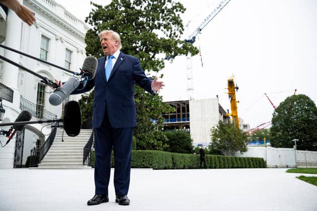US President Donald J. Trump departs from the White House US President Donald J. Trump speaks to members of the media before boarding Marine One on the South Lawn of the White House, in Washington, DC, USA, 3 October 2026. President Trump is traveling to Ohio for a rally as he campaigns with Republican Party candidates before midterm elections. WASHINGTON DC United States  Copyright: xPool ABACAx