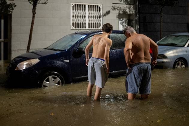 Rain in L Hospitalet de Llobregat, Barcelona: The streets and residents of the Bellvitge neighborhood in L Hospitalet de Llobregat, Barcelona, Catalonia, Spain during the rainy weekend along the Catalan coast and foothills in the early morning of October 4, 2026. Lorena Sopê, L Hospitalet de Llobregat, L Hospitalet de Llobregat, Spain  Copyright: xLorenaxSopÃªnax 7819161