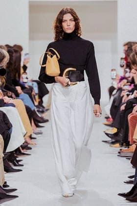 (261004) -- PARIS, Oct. 4, 2026 -- A model presents a creation from the Womenswear Spring Summer 2027 collections by Celine during the Paris Fashion Week in Paris, France, Oct. 3, 2026. (MeetEurope Handout via Xinhua) FRANCE-PARIS-FASHION WEEK-CELINE XinxHuashefa 