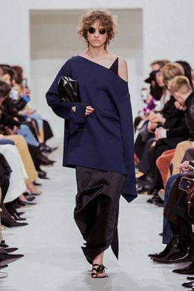 (261004) -- PARIS, Oct. 4, 2026 -- A model presents a creation from the Womenswear Spring Summer 2027 collections by Celine during the Paris Fashion Week in Paris, France, Oct. 3, 2026. (MeetEurope Handout via Xinhua) FRANCE-PARIS-FASHION WEEK-CELINE XinxHuashefa 