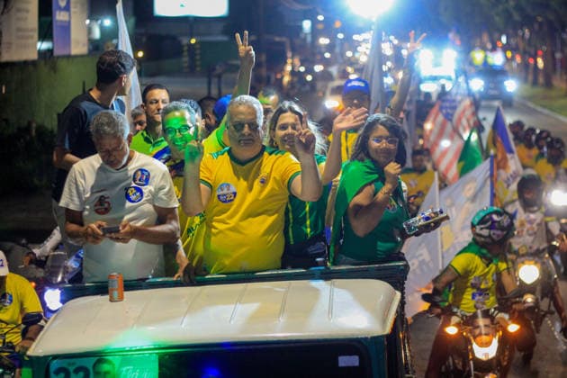 MACEIo, AL - 03.10.2026: CARREATA ALFREDO GASPAR EM MACEIo - Vice-presidential candidate Alfredo Gaspar (PL), after touring the northeast in this last week of campaigning, concluded on Saturday night (3) a large motorcade in Maceio, starting from Benedito Bentes, passing along the coast of the Alagoas capital to the historic neighborhood of Jaragua, accompanied by Senate candidate Arthur Lira (PP) and candidates State Deputy Cabo Bebeto (PL) and Federal Deputy Fabio Costa, a large number of supporters were present in this motorcade x3024520x  GUIDOxJR.