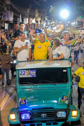 MACEIo, AL - 03.10.2026: CARREATA ALFREDO GASPAR EM MACEIo - Vice-presidential candidate Alfredo Gaspar (PL), after touring the northeast in this last week of campaigning, concluded on Saturday night (3) a large motorcade in Maceio, starting from Benedito Bentes, passing along the coast of the Alagoas capital to the historic neighborhood of Jaragua, accompanied by Senate candidate Arthur Lira (PP) and candidates State Deputy Cabo Bebeto (PL) and Federal Deputy Fabio Costa, a large number of supporters were present in this motorcade x3024523x  GUIDOxJR.