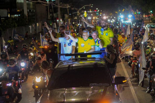 MACEIo, AL - 03.10.2026: CARREATA ALFREDO GASPAR EM MACEIo - Vice-presidential candidate Alfredo Gaspar (PL), after touring the northeast in this last week of campaigning, concluded on Saturday night (3) a large motorcade in Maceio, starting from Benedito Bentes, passing along the coast of the Alagoas capital to the historic neighborhood of Jaragua, accompanied by Senate candidate Arthur Lira (PP) and candidates State Deputy Cabo Bebeto (PL) and Federal Deputy Fabio Costa, a large number of supporters were present in this motorcade x3024537x  GUIDOxJR.