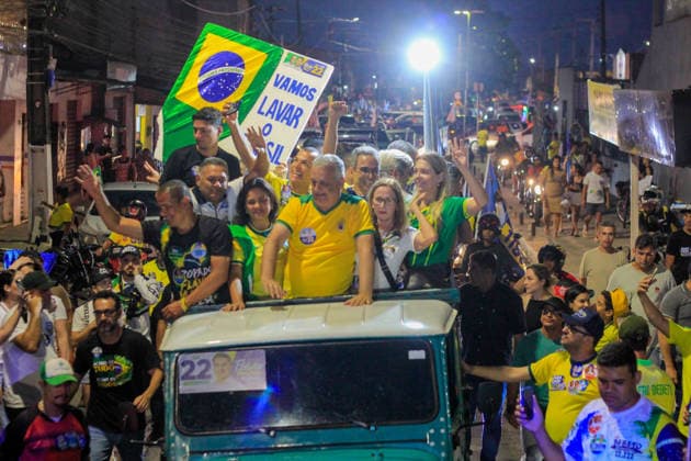 MACEIo, AL - 03.10.2026: CARREATA ALFREDO GASPAR EM MACEIo - Vice-presidential candidate Alfredo Gaspar (PL), after touring the northeast in this last week of campaigning, concluded on Saturday night (3) a large motorcade in Maceio, starting from Benedito Bentes, passing along the coast of the Alagoas capital to the historic neighborhood of Jaragua, accompanied by Senate candidate Arthur Lira (PP) and candidates State Deputy Cabo Bebeto (PL) and Federal Deputy Fabio Costa, a large number of supporters were present in this motorcade x3024538x  GUIDOxJR.