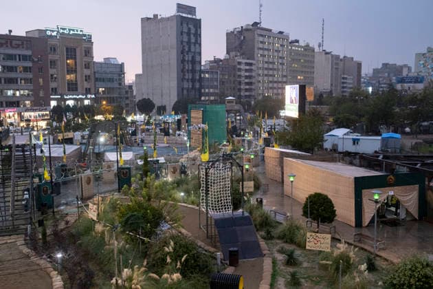 Daily Life Around A City-Square Military Training Camps A view of the second city-square military training camp for self-sacrificing forces in downtown Tehran, Iran, on October 3, 2026. The camp was established by the Basij paramilitary force, with personnel from the Islamic Republic of Iran Army responsible for training the volunteers. Tehran Tehran Iran  Copyright: xMortezaxNikoubazlx originalFilename: nikoubazl-dailylif261003_np2QD.jpg