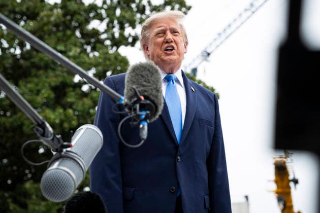 October 3, 2026, Washington, District Of Columbia, USA: United States President Donald J Trump speaks to members of the media before boarding Marine One on the South Lawn of the White House, in Washington, DC, USA, 3 October 2026. President Trump is traveling to Ohio for a rally as he campaigns with Republican Party candidates before midterm elections Washington USA  - ZUMAs152 20261003_faa_s152_021 Copyright: xGraemexSloan-PoolxviaxCNPx