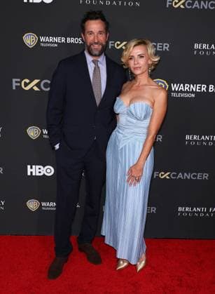 The Barbara Berlanti Heroes Gala Benefitting F Cancer in Los Angeles The Barbara Berlanti Heroes Gala Benefitting F Cancer at The Barker Hangar in Santa Monica, California on 10 3 26. 03 Oct 2026 Pictured: Noah Wyle, Sara Wells.  Copyright: xThexMegaxAgencyxRiverx xMEGAx