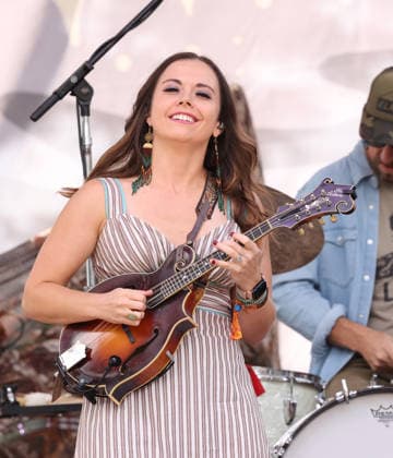 Hardly Strictly Bluegrass 2026 Sierra Hull performs during the 2026 Hardly Strictly Bluegrass Music Festival at Golden Gate Park on October 2, 2026 in San Francisco, California. San Francisco Golden Gate Park California United States Copyright: ximageSPACEx