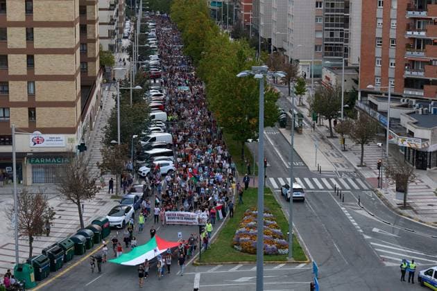 Pro-Palestinian demonstrators march in Pamplona PAMPLONA, SPAIN, OCTOBER 3, 2026: Demonstrators take part in a pro-Palestinian march called by the citizens platform Yala Nafarroa in Pamplona. Protesters carried Palestinian flags and banners expressing solidarity with Gaza, including a large banner reading Stop Genocide, while participants also displayed messages calling for the protection of journalists. Pamplona Spain Copyright: x xUnaixBeroizx xJNAxPressx