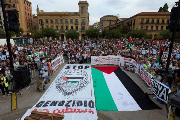 October 3, 2026, Pamplona, Spain: PAMPLONA, SPAIN, OCTOBER 3, 2026: Demonstrators take part in a pro-Palestinian march called by the citizens platform Yala Nafarroa in Pamplona. Protesters carried Palestinian flags and banners expressing solidarity with Gaza, including a large banner reading Stop Genocide, while participants also displayed messages calling for the protection of journalists. Pamplona Spain - ZUMAq101 20261003_zna_q101_126 Copyright: xUnaixBeroizx