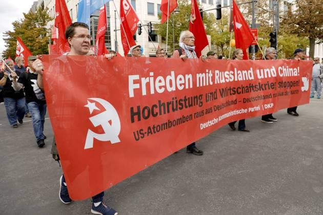 October 3, 2026, Berlin, Germany: BERLIN, GERMANY, OCTOBER 3, 2026: Thousands of people march through central Berlin during a peace demonstration against military rearmament, compulsory military service and war on German Unity Day. Protesters gathered near the Brandenburg Gate before marching through the city, with trade unions, peace movements, political groups and a pro-Palestinian bloc taking part. Berlin police estimated attendance at around 5,800, while organizers put the number at more than 20,000. Police detained at least two protesters during the demonstration. Berlin Germany - ZUMAq101 20261003_zna_q101_198 Copyright: xAlessiaxCoccax