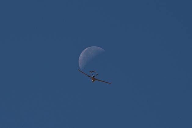 TEKNOFEST Southeast in Turkiye s Sanliurfa SANLIURFA, TURKIYE - OCTOBER 04: A Bayraktar TB2 unmanned aerial vehicle (UAV), developed by Baykar, performs a demonstration flight in the sky with the moon visible in the background during TEKNOFEST Southeast, world s largest aviation, space, and technology festival in Sanliurfa, Turkiye on October 4, 2026. Arman Önal Anadolu Sanliurfa Turkey. Editorial use only. Please get in touch for any other usage.  Copyright: x2026xAnadoluxArmanxÖnalx