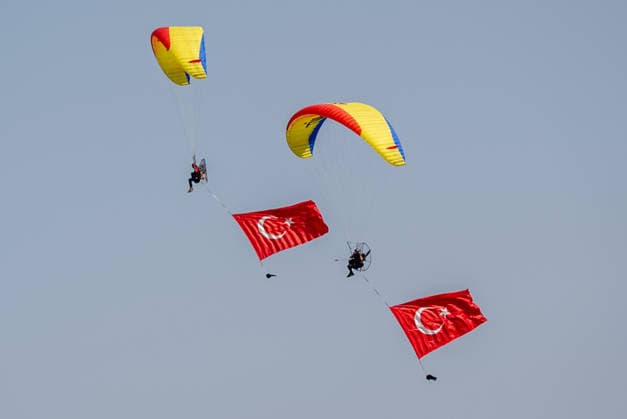 TEKNOFEST Southeast in Turkiye s Sanliurfa SANLIURFA, TURKIYE - OCTOBER 4: Turkish flags are unfurled in the sky during a paramotor demonstration at the Aviation, Space and Technology Festival (TEKNOFEST), world s largest aviation, space, and technology festival at the Sanliurfa GAP Airport for its 15th edition in Sanliurfa, Turkiye on October 4, 2026. Arman Onal Anadolu Sanliurfa Turkey. Editorial use only. Please get in touch for any other usage.  Copyright: x2026xAnadoluxArmanxOnalx