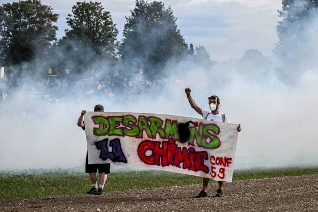 PROTEST AGAINST PESTICIDES PHOTOPQR OUEST FRANCE Martin ROCHE Saint Pierre la Garenne October 3, 2026 This Saturday, October 3, 2026, a protest against pesticides is being held in Saint-Pierre-la-Garenne, Eure, Normandy. In the massive procession, farmers, patients, healthcare workers, and citizens demanded the closure of production sites such as Syngenta’s. The rally was organized by an unprecedented coalition: the Confédération paysanne, Les Soulèvements de la Terre, the Cancer Colère association, and the Collectif de soutien aux victimes des pesticides de l’Ouest (CSVPO). Here, protesters face the large police presence separating them from the Syngenta factory, were quickly tear-gassed with numerous tear gas canisters and GM2L gre  Copyright: xPHOTOPQR OUESTxFRANCE MAXPPPxMartinxROCHEx 20261004OFR7244 20261004OFR7244