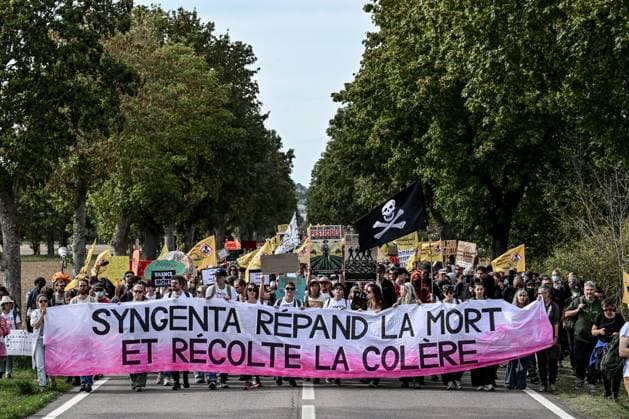 PROTEST AGAINST PESTICIDES PHOTOPQR OUEST FRANCE Martin ROCHE Saint Pierre la Garenne October 3, 2026 This Saturday, October 3, 2026, a protest against pesticides is being held in Saint-Pierre-la-Garenne, Eure, Normandy. In the massive procession, farmers, patients, healthcare workers, and citizens demanded the closure of production sites such as Syngenta’s. The rally was organized by an unprecedented coalition: the Confédération paysanne, Les Soulèvements de la Terre, the association Cancer Colère, and the Collectif de soutien aux victimes des pesticides de l’Ouest (CSVPO). Photographer: Martin ROCHE, Ouest France. Saint-Pierre-la-Garenne, October 3, 2026. On Saturday, October 3, 2026, a protest against pesticides was held in Saint-Pierre  Copyright: xPHOTOPQR OUESTxFRANCE MAXPPPxMartinxROCHEx 20261004OFR7251 20261004OFR7251