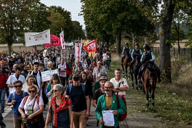 PROTEST AGAINST PESTICIDES PHOTOPQR OUEST FRANCE Martin ROCHE Saint Pierre la Garenne October 3, 2026 This Saturday, October 3, 2026, a protest against pesticides is being held in Saint-Pierre-la-Garenne, Eure, Normandy. In the massive procession, farmers, patients, healthcare workers, and citizens demanded the closure of production sites such as Syngenta’s. The rally was organized by an unprecedented coalition: the Confédération paysanne, Les Soulèvements de la Terre, the association Cancer Colère, and the Collectif de soutien aux victimes des pesticides de l’Ouest (CSVPO). Photographer: Martin ROCHE, Ouest France. Saint-Pierre-la-Garenne, October 3, 2026. On Saturday, October 3, 2026, a protest against pesticides was held in Saint-Pierre  Copyright: xPHOTOPQR OUESTxFRANCE MAXPPPxMartinxROCHEx 20261004OFR7252 20261004OFR7252