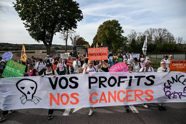 PROTEST AGAINST PESTICIDES PHOTOPQR OUEST FRANCE Martin ROCHE Saint Pierre la Garenne October 3, 2026 This Saturday, October 3, 2026, a protest against pesticides is being held in Saint-Pierre-la-Garenne, Eure, Normandy. In the massive procession, farmers, patients, healthcare workers, and citizens demanded the closure of production sites such as Syngenta’s. The rally was organized by an unprecedented coalition: the Confédération paysanne, Les Soulèvements de la Terre, the association Cancer Colère, and the Collectif de soutien aux victimes des pesticides de l’Ouest (CSVPO). Photographer: Martin ROCHE, Ouest France. Saint-Pierre-la-Garenne, October 3, 2026. On Saturday, October 3, 2026, a protest against pesticides was held in Saint-Pierre  Copyright: xPHOTOPQR OUESTxFRANCE MAXPPPxMartinxROCHEx 20261004OFR7258 20261004OFR7258