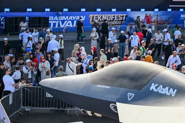 TEKNOFEST Southeast in Turkiye s Sanliurfa SANLIURFA, TURKIYE - OCTOBER 04: Visitors view Turkiye s domestically developed fifth-generation fighter jet KAAN on display during TEKNOFEST at Sanliurfa GAP Airport in Sanliurfa, Turkiye, on October 04, 2026. The festival is organized by the Turkish Ministry of Industry and Technology and the T3 Foundation, with Anadolu serving as its Global Communication Partner. Adsiz Gunebakan Anadolu Sanliurfa Turkey. Editorial use only. Please get in touch for any other usage.  Copyright: x2026xAnadoluxAdsizxGunebakanx