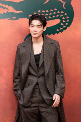 Kim Yoon Sik at the photocall for the Lacoste Women s Ready-to-Wear Spring Summer 2027 show during Paris Fashion Week (PFW) at Roland Garros in Paris, France, on October 4, 2026. Olivier Borde, bestimage. Photocall at the Lacoste Women’s Ready-to-Wear Spring Summer 2027 show as part of Paris Fashion Week on October 4, 2026, in Paris, France. Paris, France  Copyright: xOLIVIERxBORDEx xBESTIMAGExOLIVIERxBORDEx xBESTIMAGEx