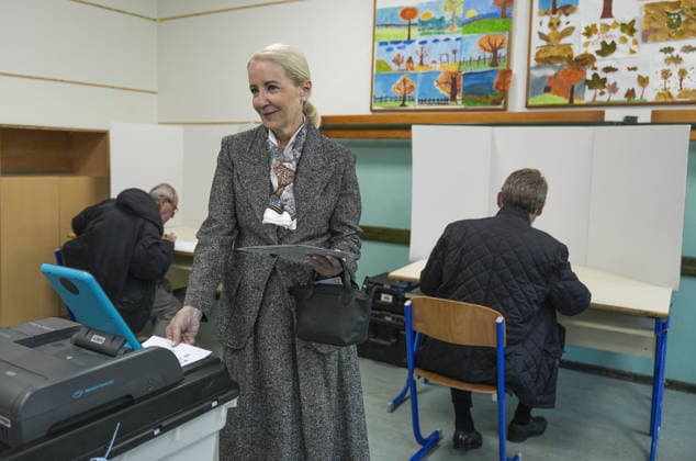 Bakir Izetbegovic casts his vote in Sarajevo SARAJEVO, BOSNIA AND HERZEGOVINA - OCTOBER 4: Bakir Izetbegovic (R), President of the Party of Democratic Action (SDA) and a candidate for the Presidency of Bosnia and Herzegovina, casts his vote accompanied by his wife, Sebija Izetbegovic (C), at the polling station located at Nafija Sarajlic Elementary School in Sarajevo, Bosnia and Herzegovina, on October 4, 2026. Samir Jordamovic Anadolu Sarajevo Bosnia and Herzegovina. Editorial use only. Please get in touch for any other usage.  Copyright: x2026xAnadoluxSamirxJordamovicx