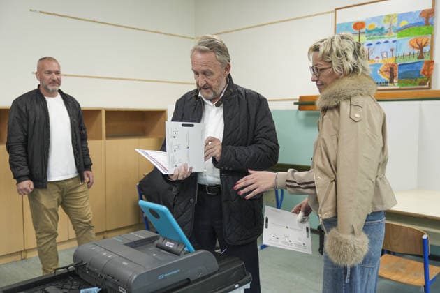 Bakir Izetbegovic casts his vote in Sarajevo SARAJEVO, BOSNIA AND HERZEGOVINA - OCTOBER 4: Bakir Izetbegovic (C), President of the Party of Democratic Action (SDA) and a candidate for the Presidency of Bosnia and Herzegovina, casts his vote accompanied by his wife, Sebija Izetbegovic, at the polling station located at Nafija Sarajlic Elementary School in Sarajevo, Bosnia and Herzegovina, on October 4, 2026. Samir Jordamovic Anadolu Sarajevo Bosnia and Herzegovina. Editorial use only. Please get in touch for any other usage.  Copyright: x2026xAnadoluxSamirxJordamovicx