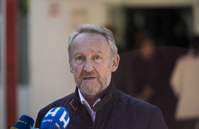 Bakir Izetbegovic casts his vote in Sarajevo SARAJEVO, BOSNIA AND HERZEGOVINA - OCTOBER 4: Bakir Izetbegovic, President of the Party of Democratic Action (SDA) and a candidate for the Presidency of Bosnia and Herzegovina, speaks to press at the polling station located at Nafija Sarajlic Elementary School in Sarajevo, Bosnia and Herzegovina, on October 4, 2026. Samir Jordamovic Anadolu Sarajevo Bosnia and Herzegovina. Editorial use only. Please get in touch for any other usage.  Copyright: x2026xAnadoluxSamirxJordamovicx