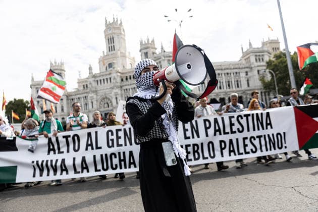 Demonstration in Support of Gaza, Madrid: Numerous people hold a banner reading Stop the Genocide in Palestine! Long Live the Struggle of the Palestinian People during a demonstration in support of the people of Gaza on October 4, 2026, in Madrid, Spain. The RESCOP platform—Solidarity Network Against the Occupation of Palestine—backed by labor organizations such as the General Confederation of Labor (CGT), has called for a nationwide demonstration in solidarity with Palestine, under the slogan The Genocide Continues, seeking to draw attention to the ongoing plight of the Palestinian people. OCTOBER 4, 2026 Ananda Manjó Madrid, Spain  Copyright: xAnandaxManjonx 7819811
