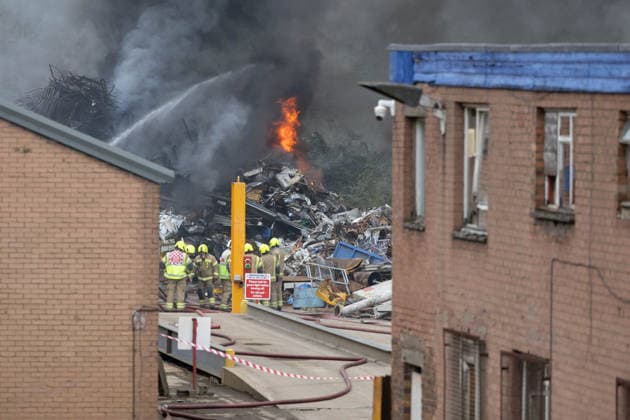 UK: Large fire in Linlithgow at metal recycling plant, Linlithgow, 4 October 2026 Pictured - A large fire broke out on Sunday morning at the Brookfield Metals plant in Linlithgow. At least 6 fire appliances were on site and could be seen running shuttles to refill with water in a nearby housing estate as explosions could be heard intermittently as firefighters fought the blaze and a large plume of smoke drifted over the town. (Photo by Andrew West EEm SIPA USA) Linlithgow Scotland Copyright: x(PhotoxbyxAndrewxWest EEm SIPAxUx