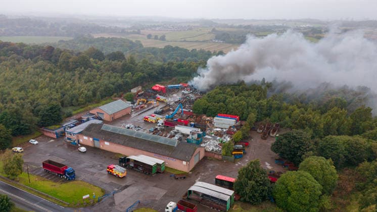 UK: Large fire in Linlithgow at metal recycling plant, Linlithgow, 4 October 2026 Pictured - A large fire broke out on Sunday morning at the Brookfield Metals plant in Linlithgow. At least 6 fire appliances were on site and could be seen running shuttles to refill with water in a nearby housing estate as explosions could be heard intermittently as firefighters fought the blaze and a large plume of smoke drifted over the town. (Photo by Andrew West EEm SIPA USA) Linlithgow Scotland Copyright: x(PhotoxbyxAndrewxWest EEm SIPAxUx