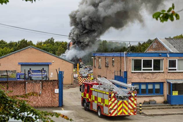UK: Large fire in Linlithgow at metal recycling plant, Linlithgow, 4 October 2026 Pictured - A large fire broke out on Sunday morning at the Brookfield Metals plant in Linlithgow. At least 6 fire appliances were on site and could be seen running shuttles to refill with water in a nearby housing estate as explosions could be heard intermittently as firefighters fought the blaze and a large plume of smoke drifted over the town. (Photo by Andrew West EEm SIPA USA) Linlithgow Scotland Copyright: x(PhotoxbyxAndrewxWest EEm SIPAxUx