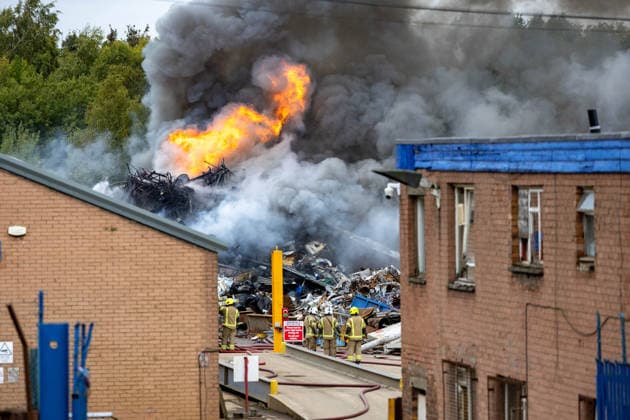 UK: Large fire in Linlithgow at metal recycling plant, Linlithgow, 4 October 2026 Pictured - A large fire broke out on Sunday morning at the Brookfield Metals plant in Linlithgow. At least 6 fire appliances were on site and could be seen running shuttles to refill with water in a nearby housing estate as explosions could be heard intermittently as firefighters fought the blaze and a large plume of smoke drifted over the town. (Photo by Andrew West EEm SIPA USA) Linlithgow Scotland Copyright: x(PhotoxbyxAndrewxWest EEm SIPAxUx